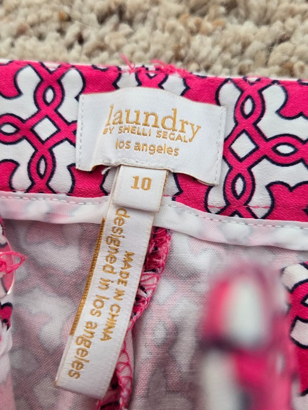 Laundry by shelli segal pink white geomatric print shorts size 10 EUC - Picture 2 of 10